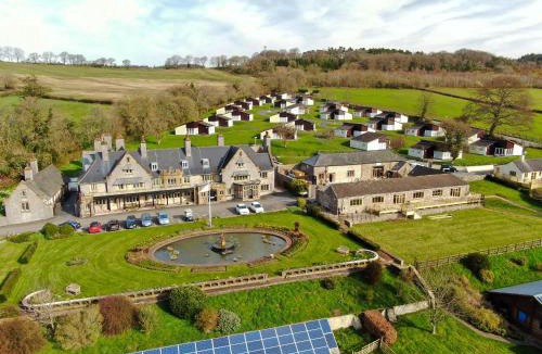 Heligan House | Harcombe House Bungalow 5