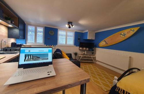 South Hayling Apartment | Hayling Hideaway, private cosy annex near to beach