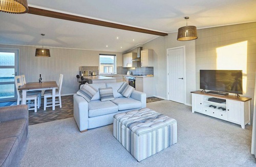 Low Gate Ski Chalet | Hazelwood Deluxe Lodge