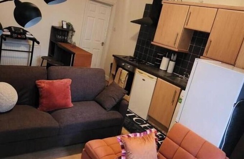 Wolverhampton Apartment | Headline: Charming Ground-Floor Retreat with Private Garden in Wolverhampton