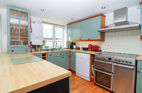 Bovey Tracey Cottage | HEATHFIELD TERRACE, pet friendly, with open fire in Bovey Tracey