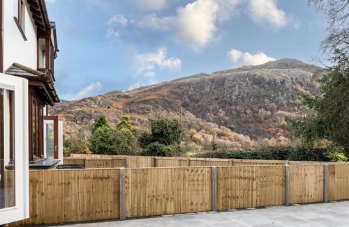 Beddgelert House | Hebog