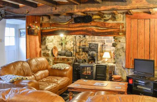 Cwmtirmynach House | Hen Hafod