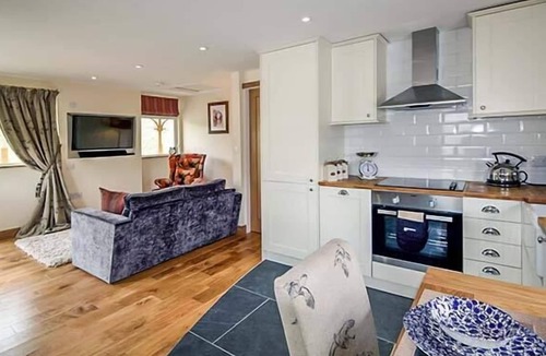Torver Apartment | HERDWICK, pet friendly, with hot tub in Torver