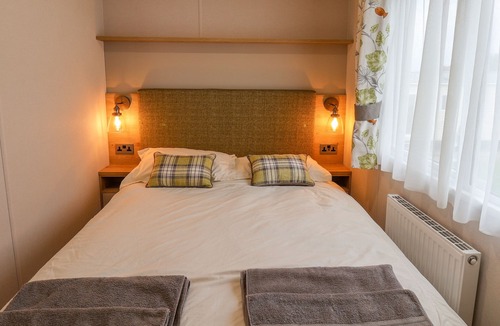 Cayton Bay House | HERON 61, pet friendly, character holiday cottage in Fritton