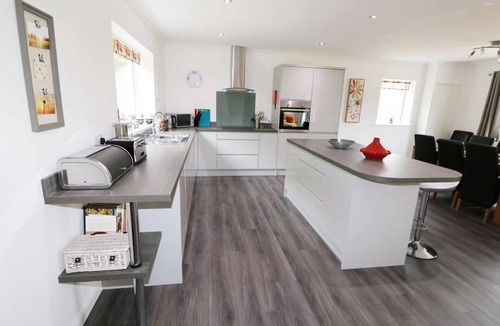 Spilsby Cottage | HERON LODGE, spacious, luxury, woodland setting.