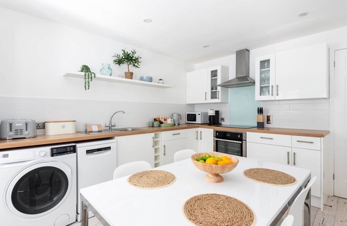 Mylor Churchtown Apartment | Hideaway - Exclusive marina village, town centre, parking