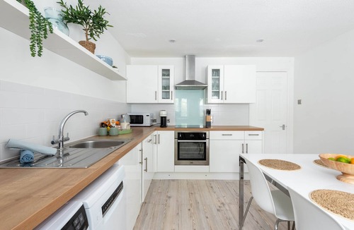 Mylor Churchtown Apartment | Hideaway - Exclusive marina village, town centre, parking