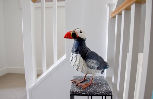Whitstable House | High Tide is a modern three-bedroom, boasting a luscious garden and convenient off-street parking.