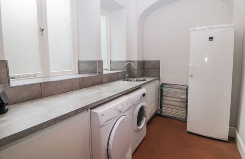 Matlock Bath Cottage | HIGH TOR, pet friendly, with a garden in Matlock Bath