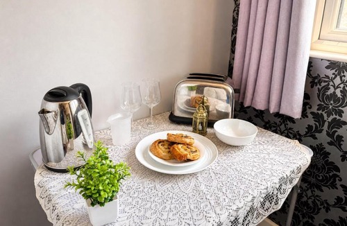 Runnymede House | High View En-Suite I Egham Station 5 minutes