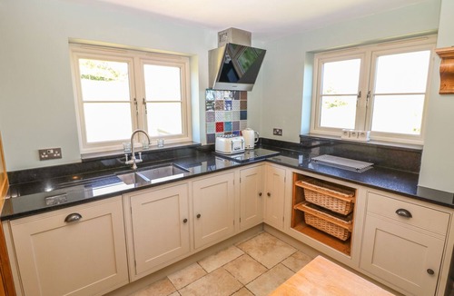 Turnditch House | HIGHCROFT, pet friendly, with hot tub in Turnditch