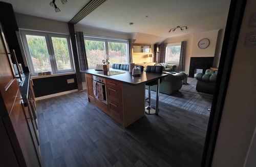 Mainland Apartment | Highlands - River View - Apt - Sleeps 4 - Garden