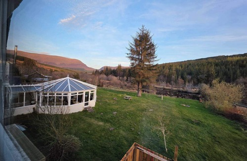 Mainland Apartment | Highlands - River View - Apt - Sleeps 4 - Garden