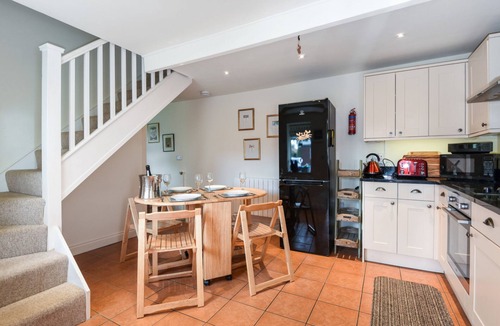 Docking Cottage | Hill Top Docking - sleeps 4 guests in 2 bedrooms