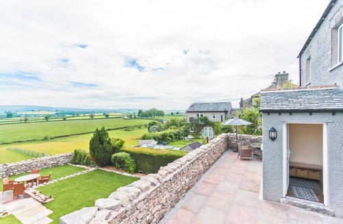 Yealand Redmayne Cottage | HILLBERRY COTTAGE, pet friendly, with open fire in Yealand Redmayne