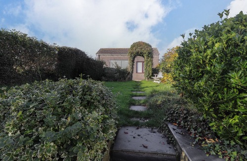 Crynant Cottage | HILLCREST, pet friendly, with open fire in Oxwich