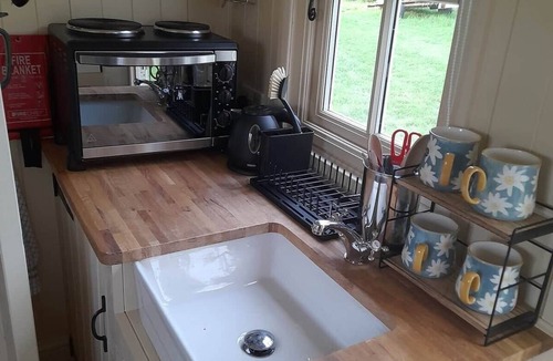 Purleigh House | Hilltop Shepherds hut, hot tub & views of vineyard