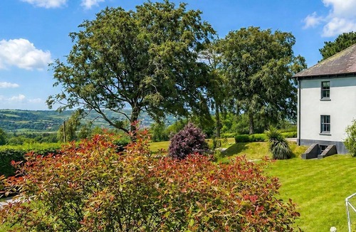 Cardigan Villa | Hiraeth Manor - Five Bedroom Villa, Sleeps 10