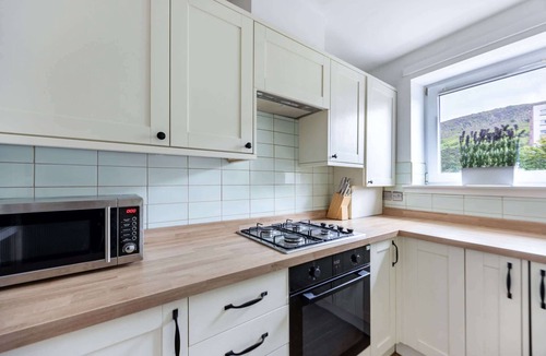 Old Town Apartment | Historic 2BR Flat on the Royal Mile - Old Town Gem