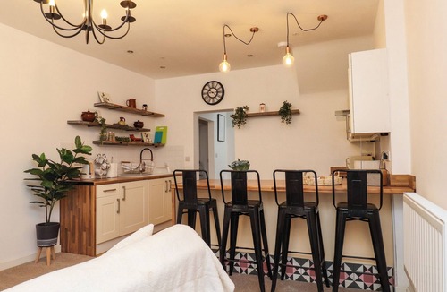 Bont Newydd Cottage | Hole in the Wall