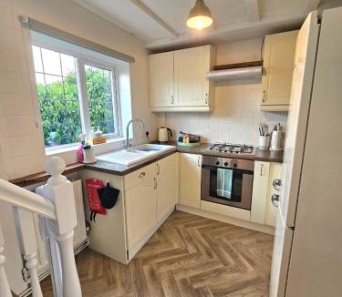 Edwinstowe House | Holly Cottage