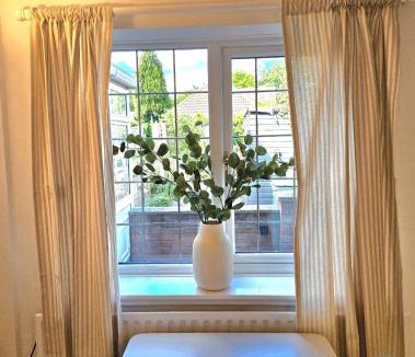 Edwinstowe House | Holly Cottage
