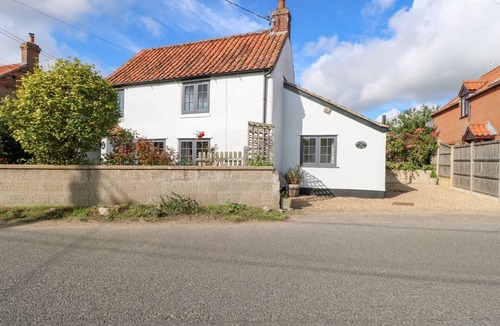 Briston House | Hollyhedge Cottage, Briston