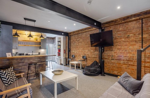 Exeter Apartment | Holy Place 42