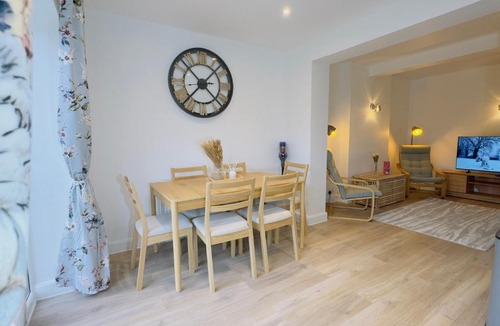 Gloucester House | Home 2 Home