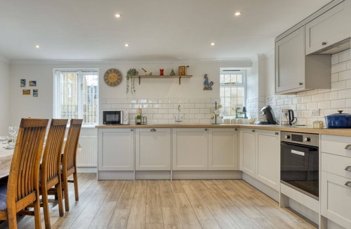 Bourton-on-the-Water Cottage | Homely cottage located in a fabulous village - Augusta Cottage