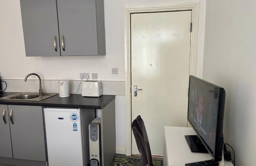 Dudley Apartment | HomesRentals Studio