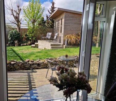 Potter Brompton House | Honeybee Hideaway
