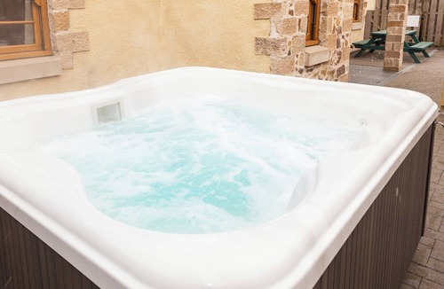 Linlithgow Cottage | Honeysuckle Cottage - UKC6255