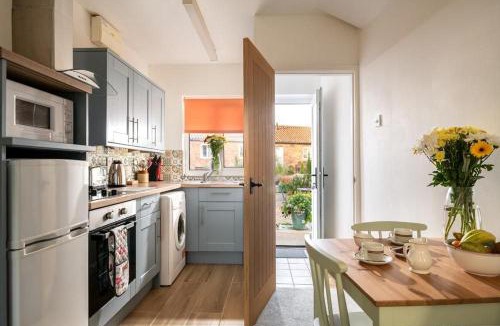 Sewerby House | Horseshoe- part of Grange Farm Cottages - Mediterranean Courtyard - Close to Beach and Sewerby Village