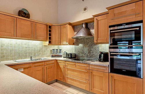 Grantham Ski Chalet | Host & Stay - Blackthorne Lodge