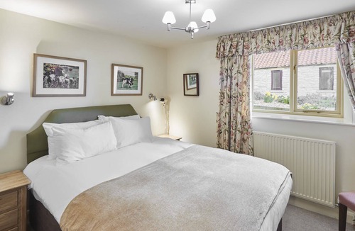 Scawton House | Host & Stay | Couch Cottage