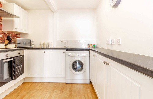 Malvern Condo | Host & Stay | Flat 3 Club Chambers