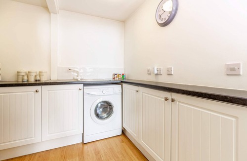Malvern Condo | Host & Stay | Flat 3 Club Chambers