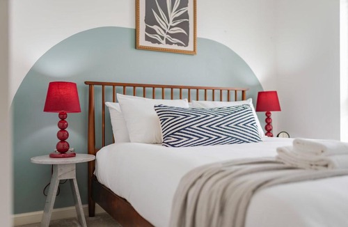 Cambourne House | Host & Stay - Gladiator Getaway
