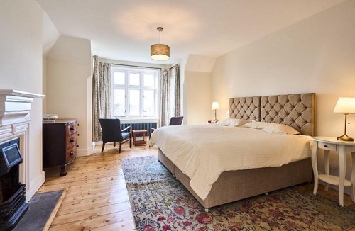 Lowestoft House | Host & Stay - Lavengro