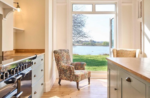 Lowestoft House | Host & Stay - Lavengro