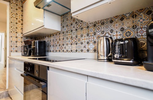 Wainscot House | Host & Stay | Roach Street