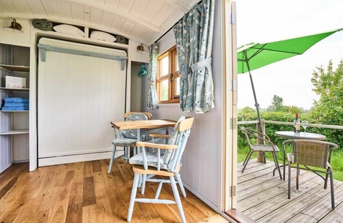 Harleston House | Host & Stay | Shepherds View