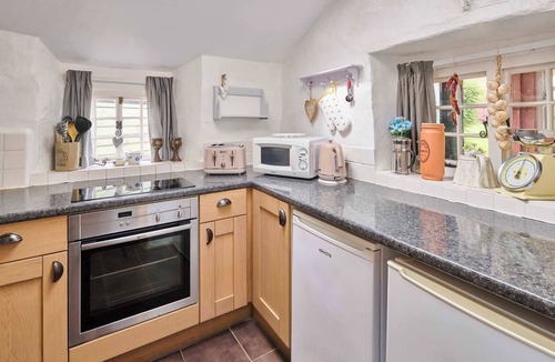 Dolton House | Host & Stay | Wistermead Cottage