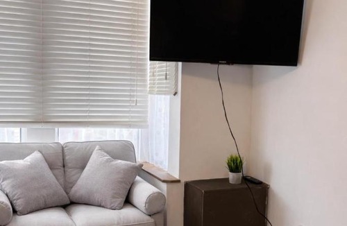 Reading House | Hotel Style Room within Reading