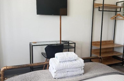 Marfleet House | Hull Contractor Stays Relocators Free Parking fast WI-FI