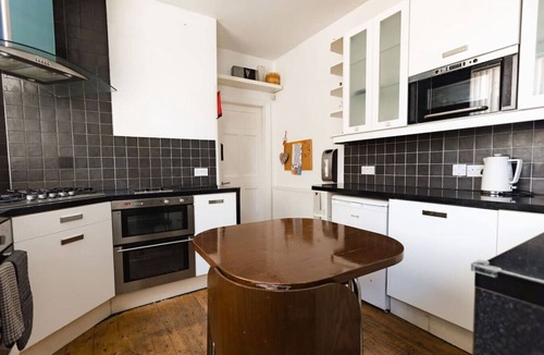 Hull House | Hullidays》University 2 Bed Apartment