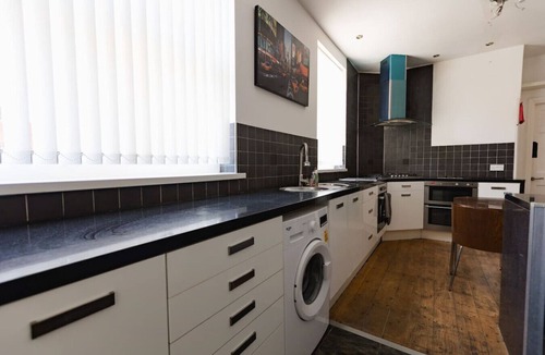Hull House | Hullidays》University 2 Bed Apartment