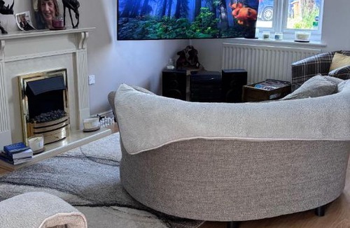 Wigan House | Hydro Spa Pool, Dbl Bedrm & Private Bathrm - Part private shared lived-in home
